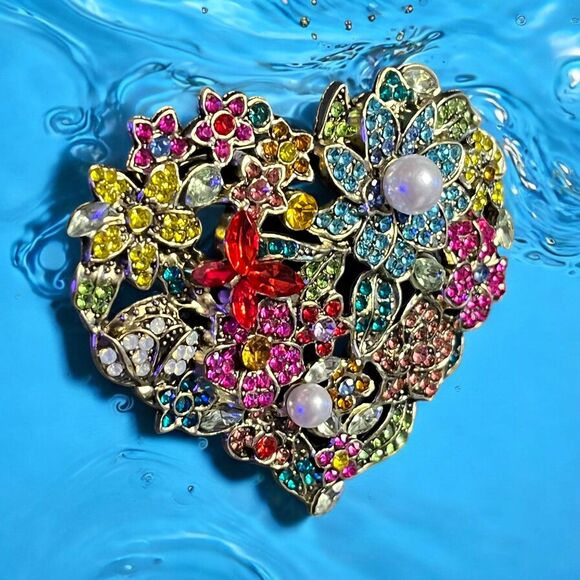 Elegant Baroque Large Heart Love Flower Brooch - Valentine's Day Gift - Picture 3 of 4